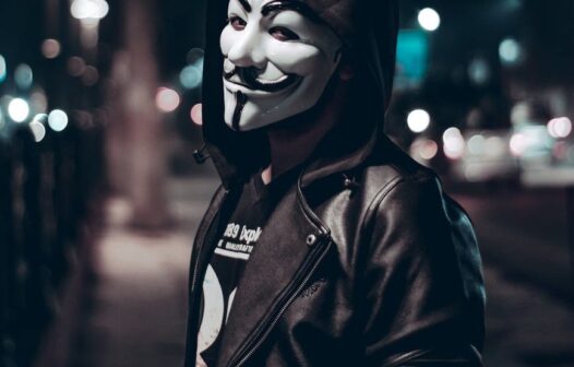Anonymous, grupo hacker, declara guerra cibernética contra Rússia