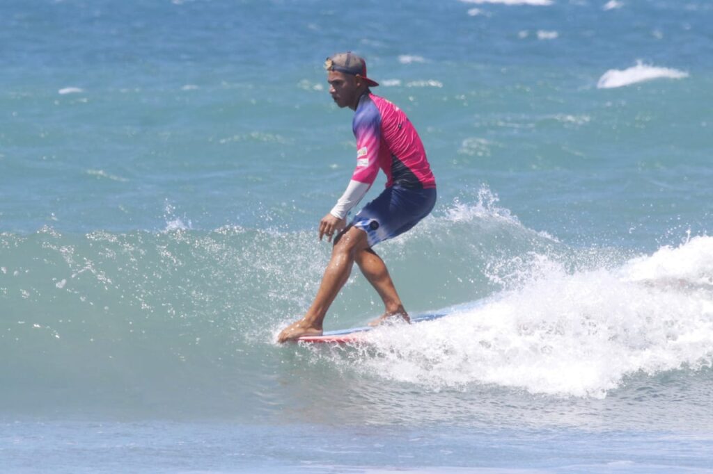 Segundo dia do Campeonato Brasileiro de Longboard é marcado pelo show dos profissionais