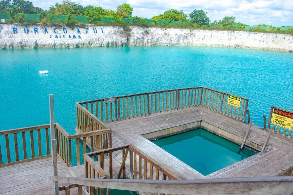 Após morte de turista, Buraco Azul volta a receber visitantes