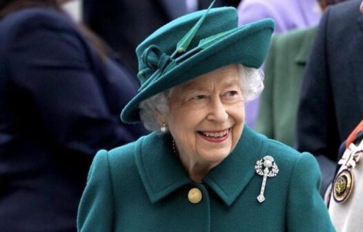 Após passar noite em hospital, Rainha Elizabeth II volta para casa
