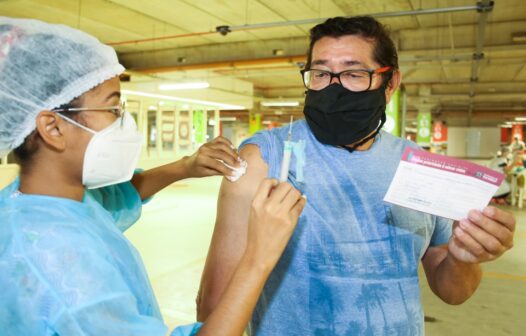 Após pausa do Natal, vacinas contra Covid-19 voltam a ser aplicadas em Fortaleza; confira listas