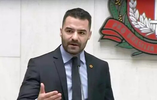 Após polêmicas, deputado “Mamãe Falei” renuncia ao mandato