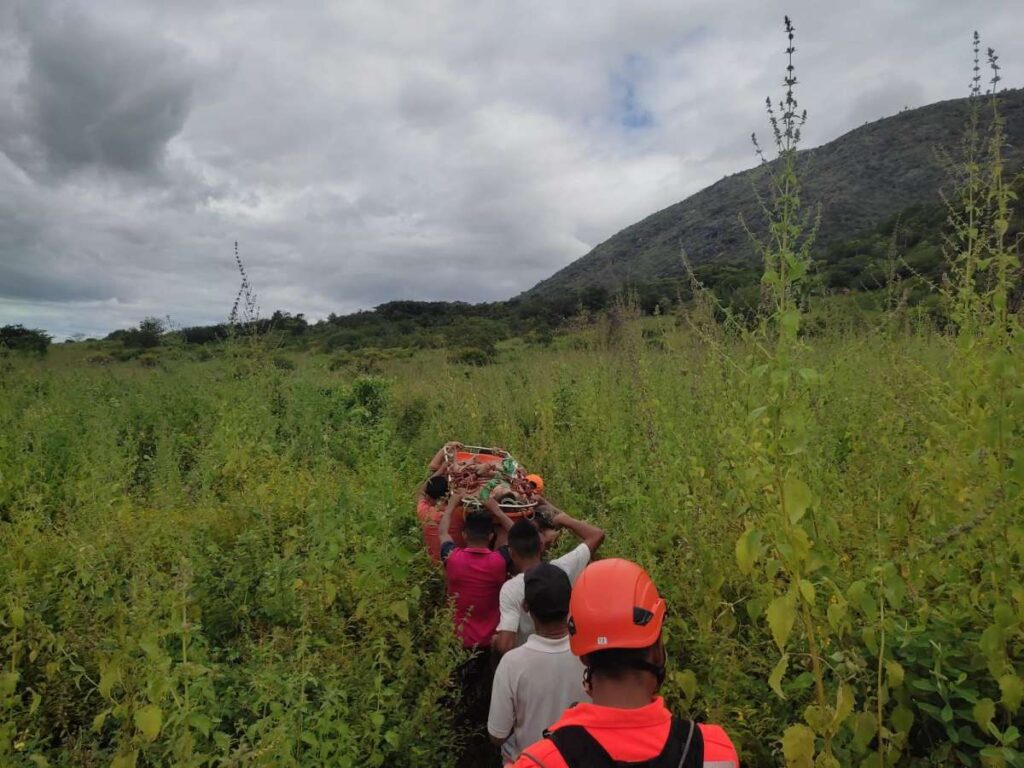 Após queda de 150 metros, jovem é resgatado com vida no Ceará