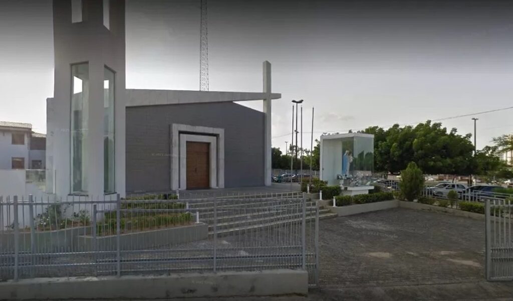 Após confessar relacionamento em áudio vazado, padre é afastado pela Arquidiocese de Natal