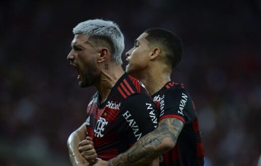 Arrascaeta desequilibra e Flamengo faz placar para chegar às quartas