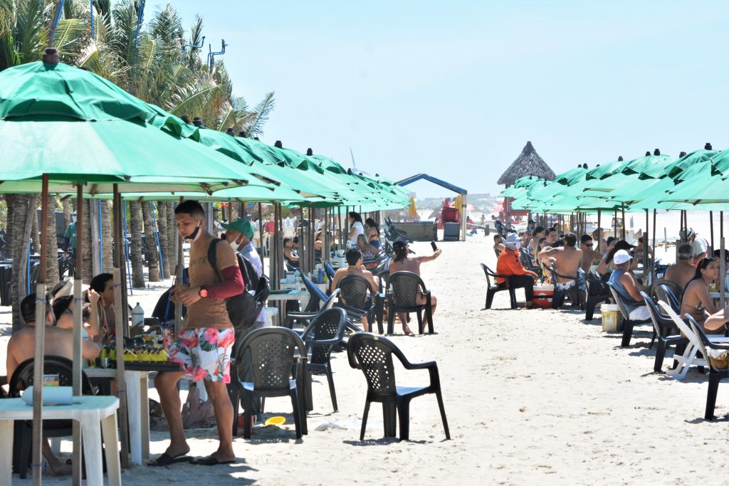 Barracas de praia voltam a funcionar no Ceará a partir de segunda-feira (26); confira as regras