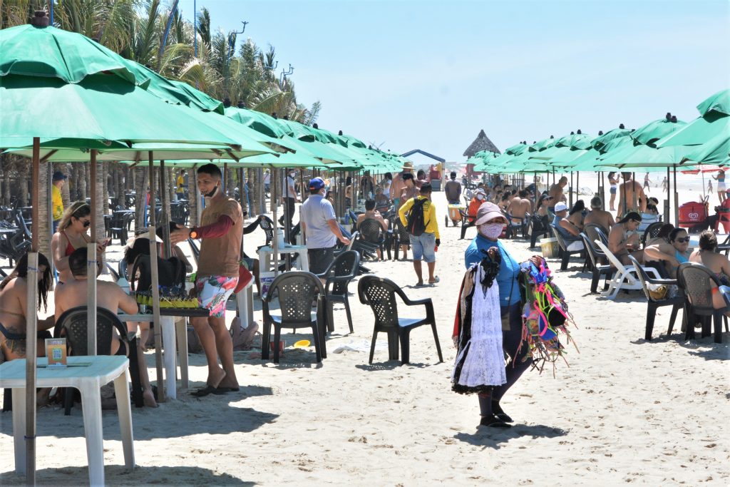 Barracas de praia no Ceará voltam a funcionar nesta segunda (26), mas setor ainda luta para abrir aos fins de semana