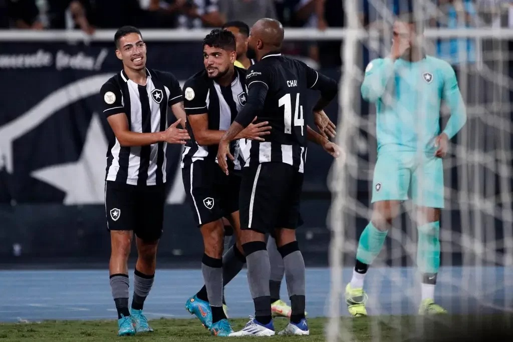 Assista Botafogo x Athletico-PR neste sábado (22) no Brasileirão