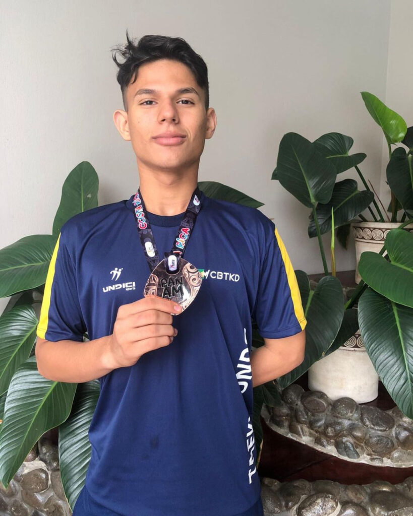 Atleta de Fortaleza conquista bronze em competição de Taekwondo na Costa Rica