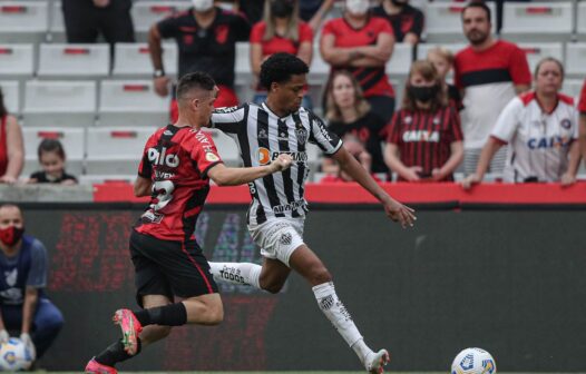 Atlético Mineiro vence o Athletico-PR e se aproxima do título do Brasileirão