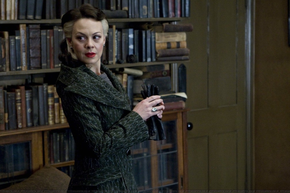 Atriz Helen McCrory, de Harry Potter, morre aos 52 anos