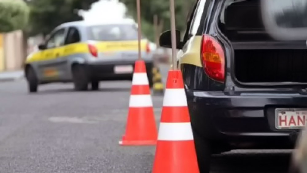 Autoescola pode deixar de ser obrigatória para tirar a CNH; entenda o projeto