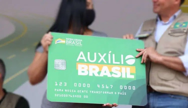 Auxílio Brasil deve passar de R$ 400 para R$ 600 neste mês de julho