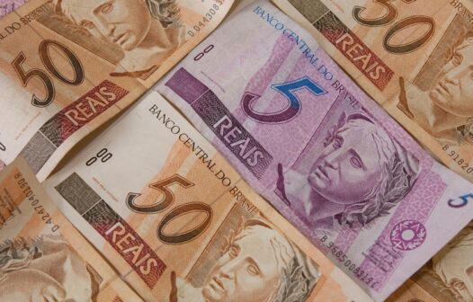 Auxílio Brasil: famílias com renda mensal acima de R$ 445 por pessoa serão excluídas do novo Bolsa Família