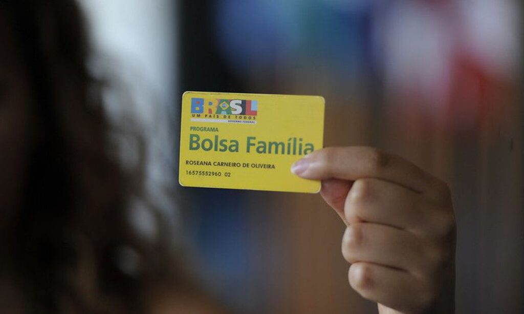 Auxílio Brasil vai pagar compensação para beneficiários do Bolsa Família