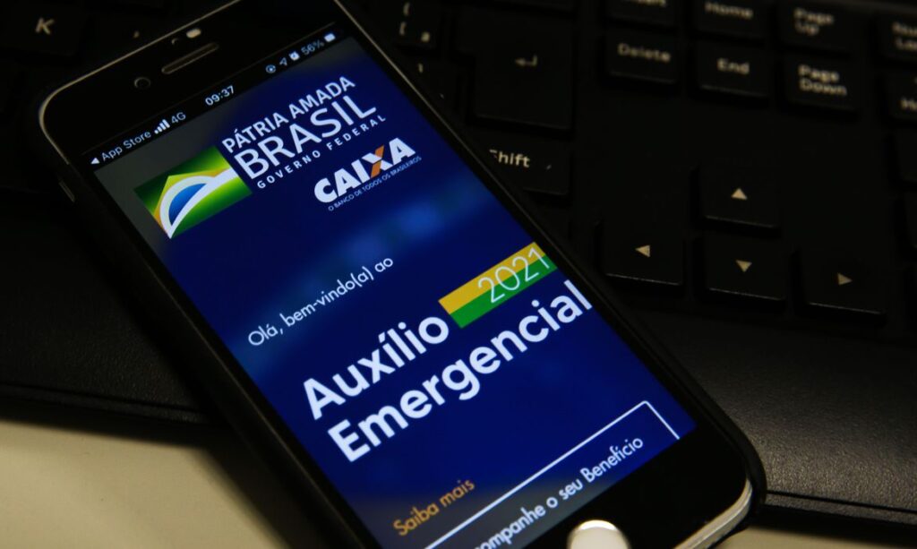 Ministério da Cidadania envia mensagens de celular para orientar devolução do Auxílio Emergencial