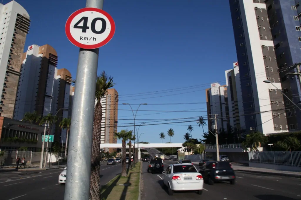 Avenidas e ruas de Fortaleza com velocidade reduzida já geram multas