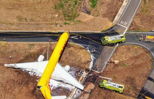 Vídeo: avião parte ao meio após pouso de emergência na Costa Rica