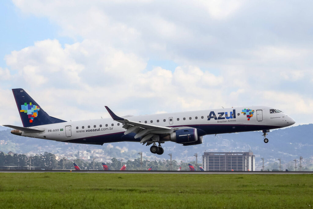 Avião com destino a Fortaleza retorna ao Aeroporto do Recife após problemas técnicos