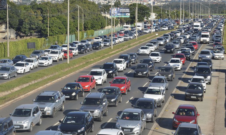 Motoristas recebem notificação antecipada de multas em novo serviço; entenda