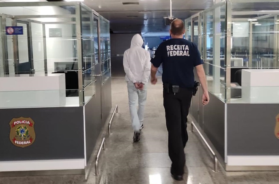 Receita Federal apreende 16 quilos de droga com passageiro que desembarcava no aeroporto de Fortaleza