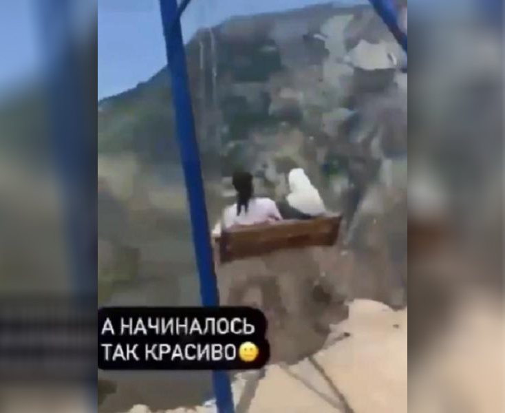 Vídeo: jovens despencam de balanço em penhasco na Rússia