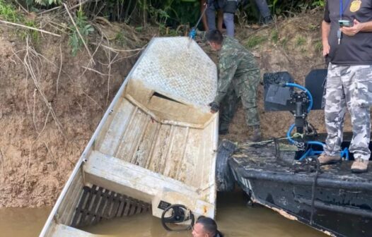 Barco usado por Bruno Pereira e Dom Phillips é encontrado no Amazonas