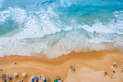 Barracas de praia não devem reabrir na segunda-feira (12); futuro do setor é incerto