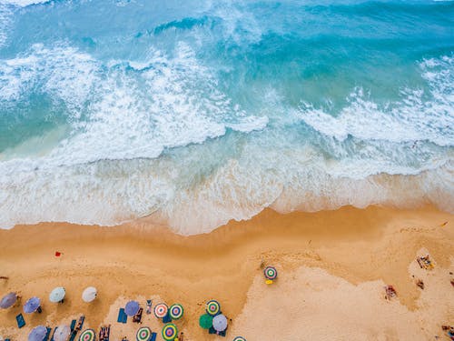 Barracas de praia não devem reabrir na segunda-feira (12); futuro do setor é incerto