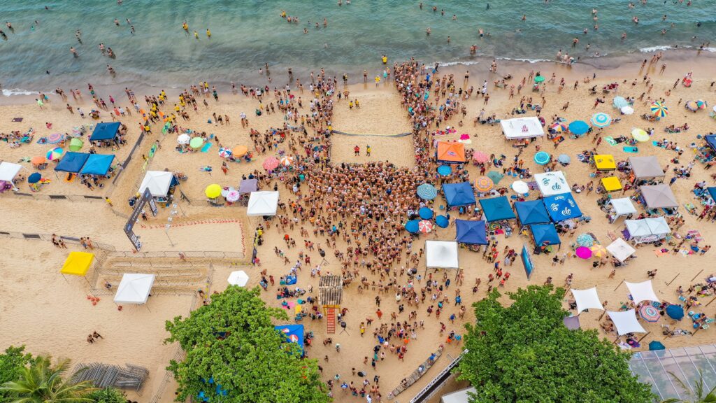 Barracas de Praia só poderão funcionar até às 15h durante o Carnaval Os parques aquáticos de todo o Ceará estão proibidos de funcionar