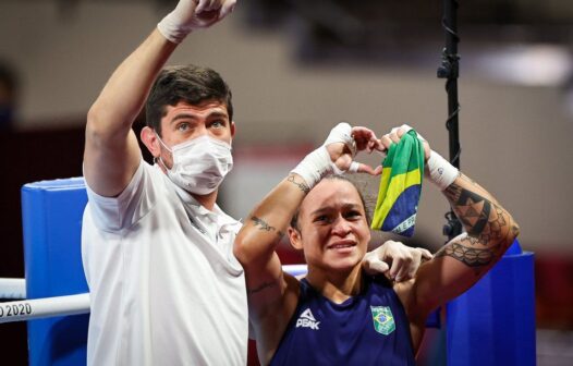 Bia Ferreira volta a vencer e avança às quartas do Mundial de Boxe