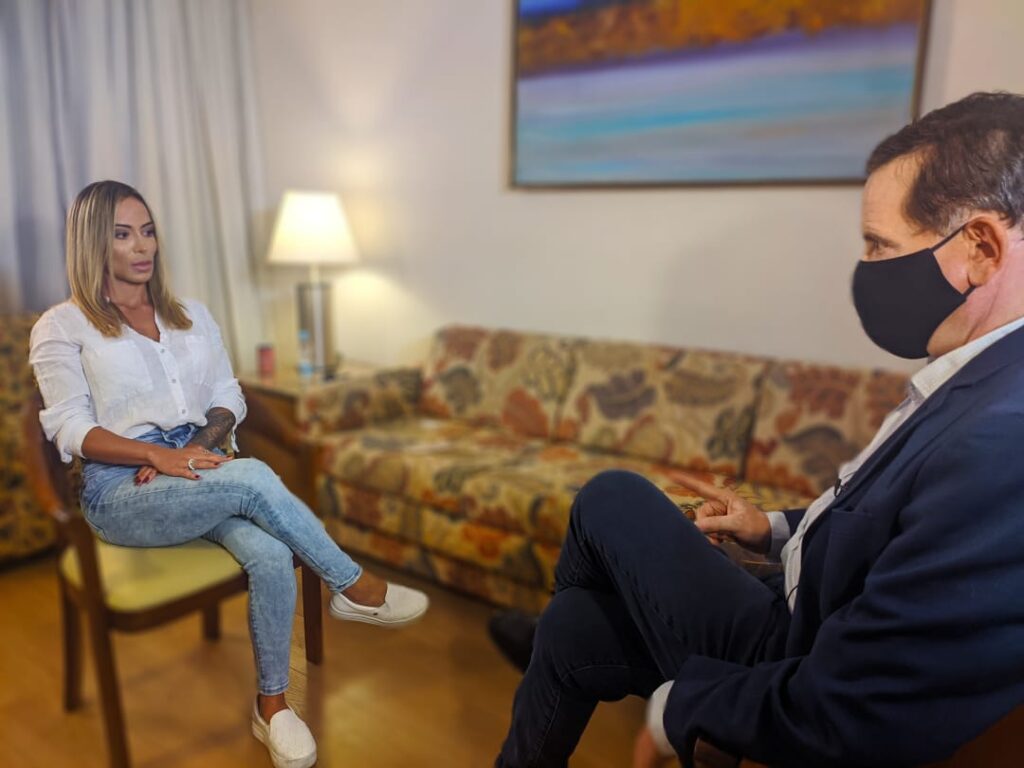 Roberto Cabrini investiga o caso MC Kevin e entrevista Bianca Dominguez com exclusividade