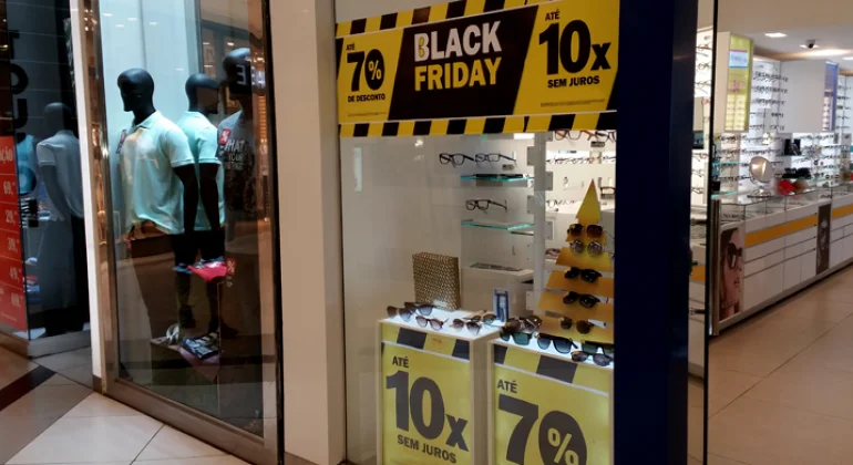 Black Friday 2021: Procon Fortaleza e Agefis farão plantão de denúncias na sexta-feira (26)