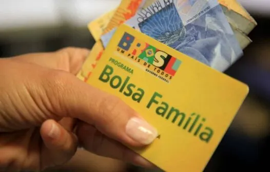 Auxílio Brasil: Bolsonaro sanciona lei que autoriza aumento do novo Bolsa Família
