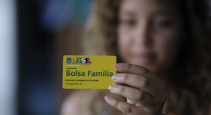 Comissão aprova projeto que dobra valor do Bolsa Família durante a pandemia