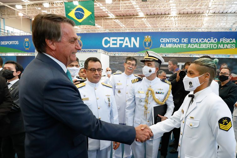 Bolsonaro entrega medalhas a campeões olímpicos militares, no Rio de Janeiro