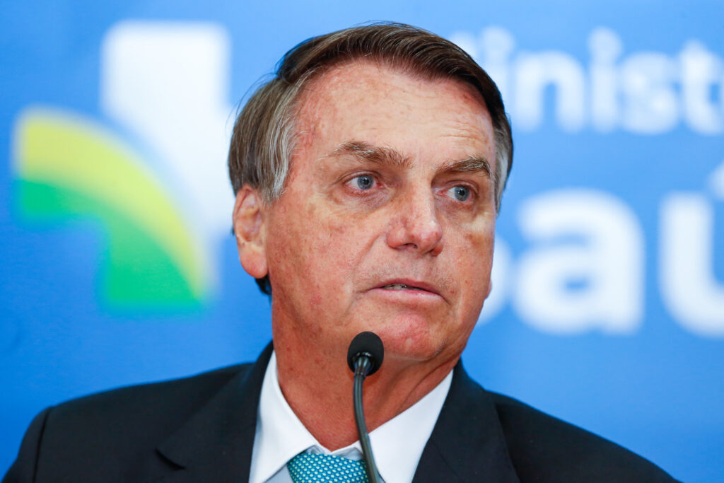 Bolsonaro anuncia novo Bolsa Família de R$ 300 e mais “duas ou três” parcelas do auxílio emergencial