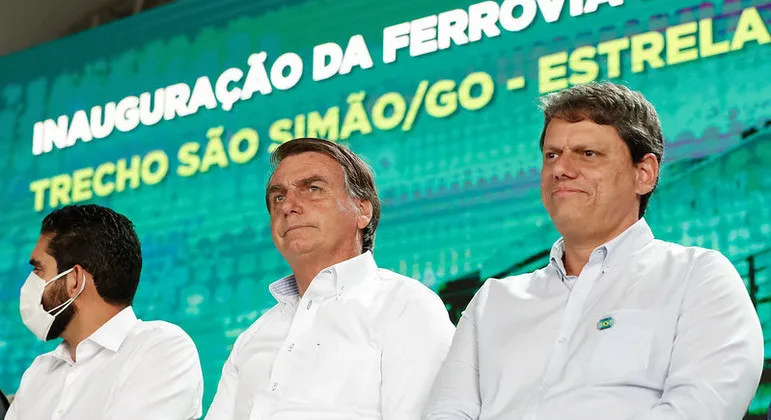 Bolsonaro cobra fim da ‘frescura e mimimi’ na pandemia: “Vão ficar chorando até quando?”