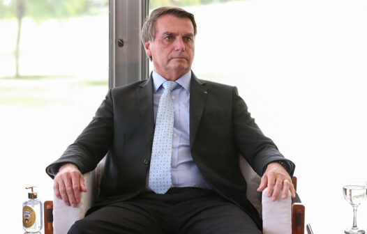 Bolsonaro decide comprar todas vacinas  Pfizer e Janssen contra Covid-19