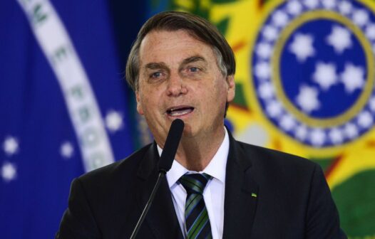 Bolsonaro nega omissão sobre desmatamento na Amazônia