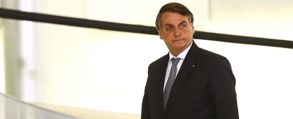 Bolsonaro sanciona lei que regulamenta repasses do novo Fundeb