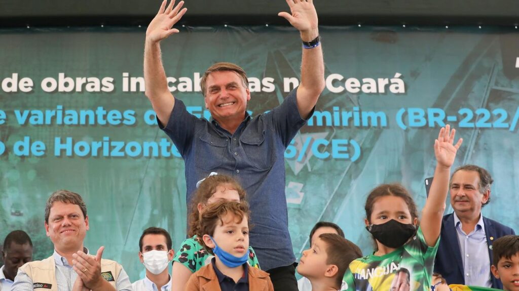 Candidato à reeleição, Jair Bolsonaro cumpre agenda de campanha em Fortaleza neste sábado (15)