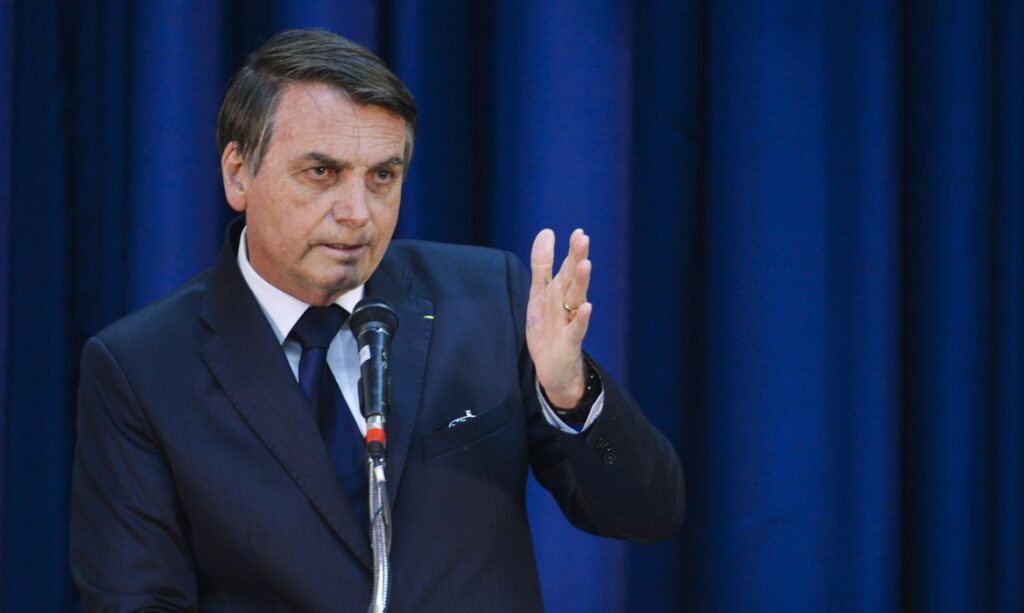 Bolsonaro sanciona lei para Brasil entrar na Covax Facility
