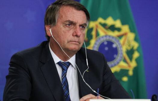 Bolsonaro sanciona leis que facilitam compra de vacinas