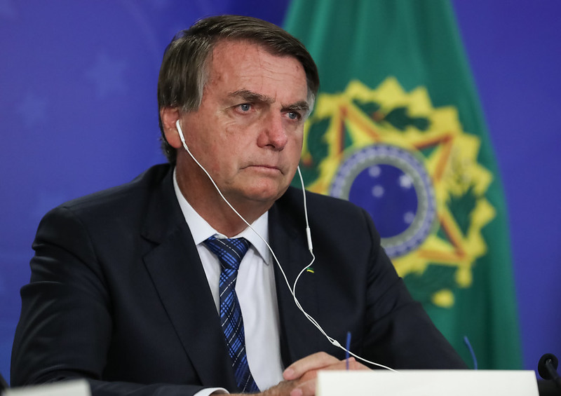 Bolsonaro sanciona leis que facilitam compra de vacinas