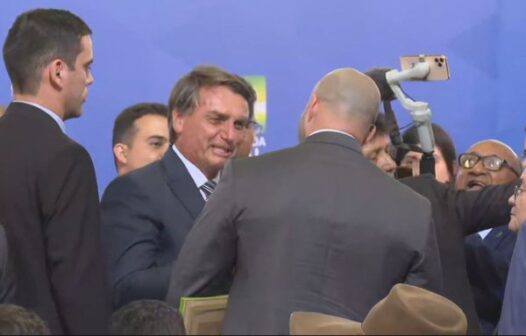 Bolsonaro promove encontro com deputados em apoio a Daniel Silveira