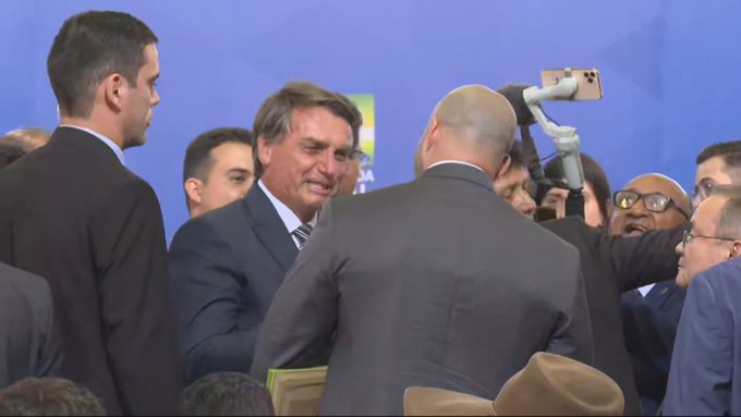 Bolsonaro promove encontro com deputados em apoio a Daniel Silveira