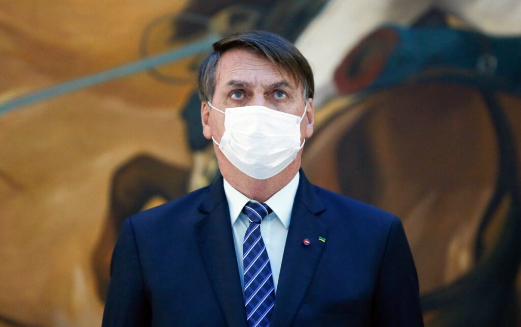 Bolsonaro é internado em hospital e cancela reunião com chefes dos três Poderes