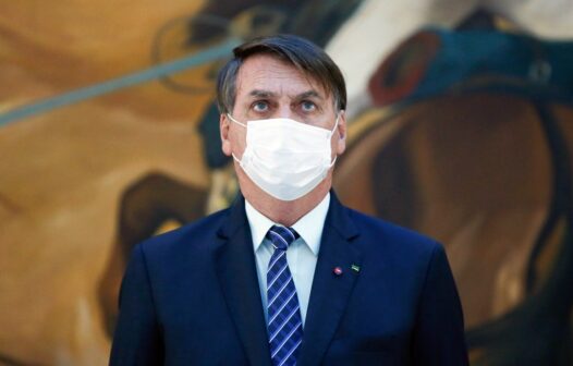 Bolsonaro é internado em hospital e cancela reunião com chefes dos Poderes