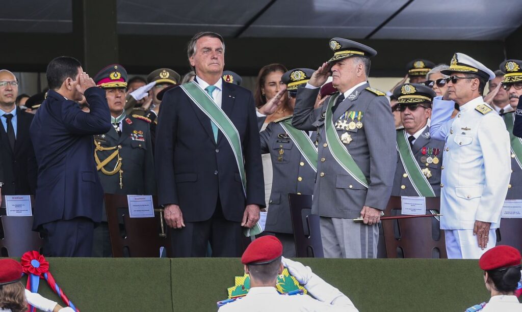 Bolsonaro diz que Forças Armadas “não dão recado” e sabem o que é melhor para o País